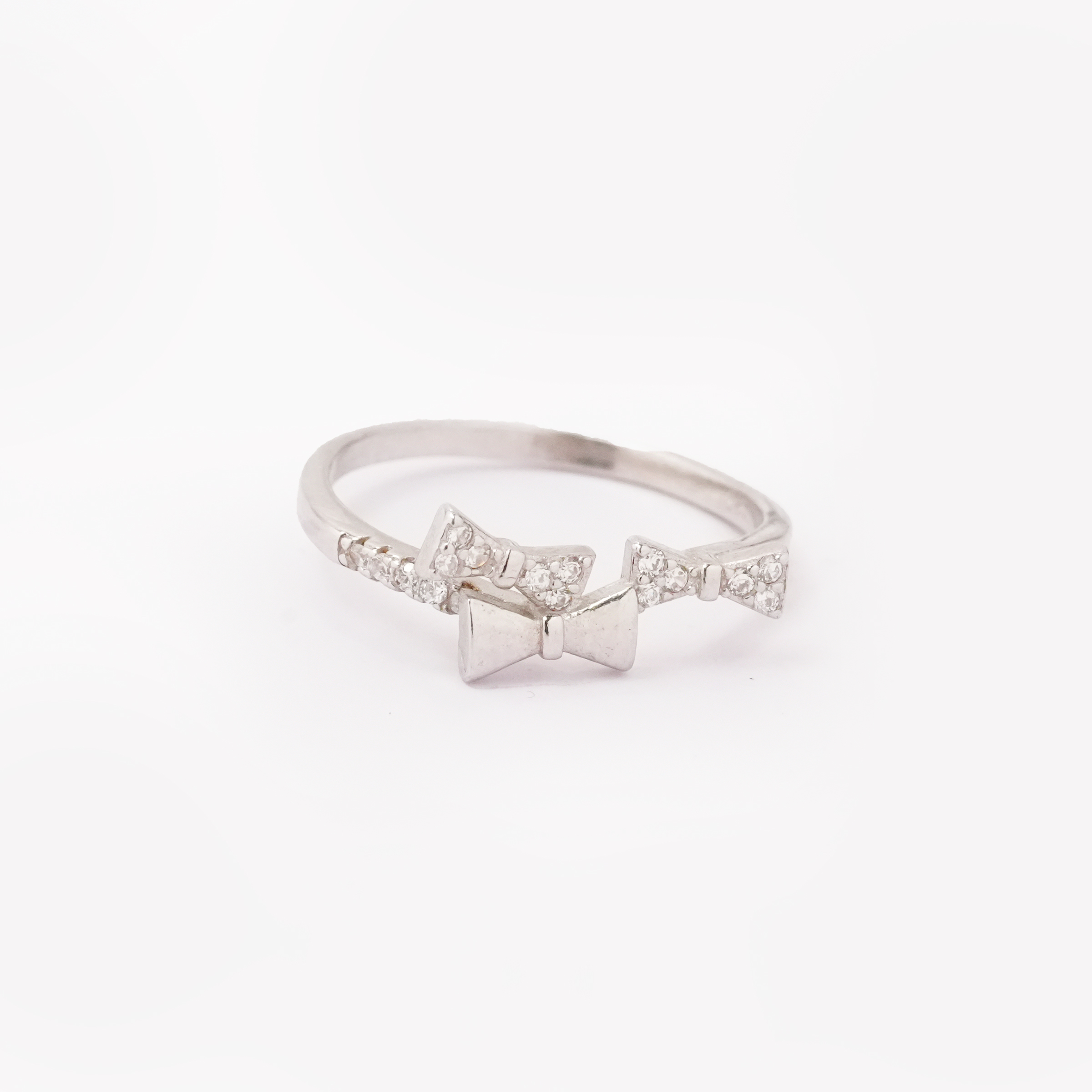 Petite Bow Elegance Silver Ring